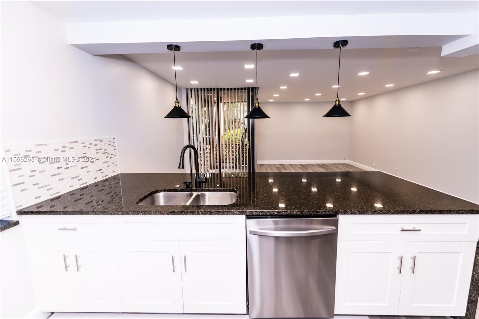 LAVERS DELRAY RACQUET CLU - Residential Lease