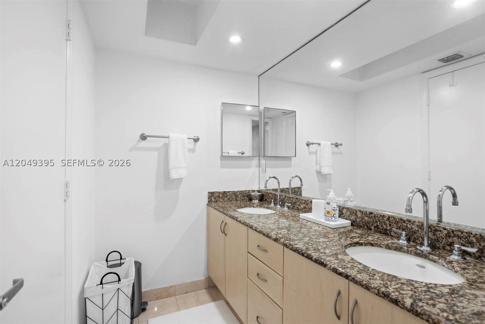 THE COLLINS CONDO - Residential Lease