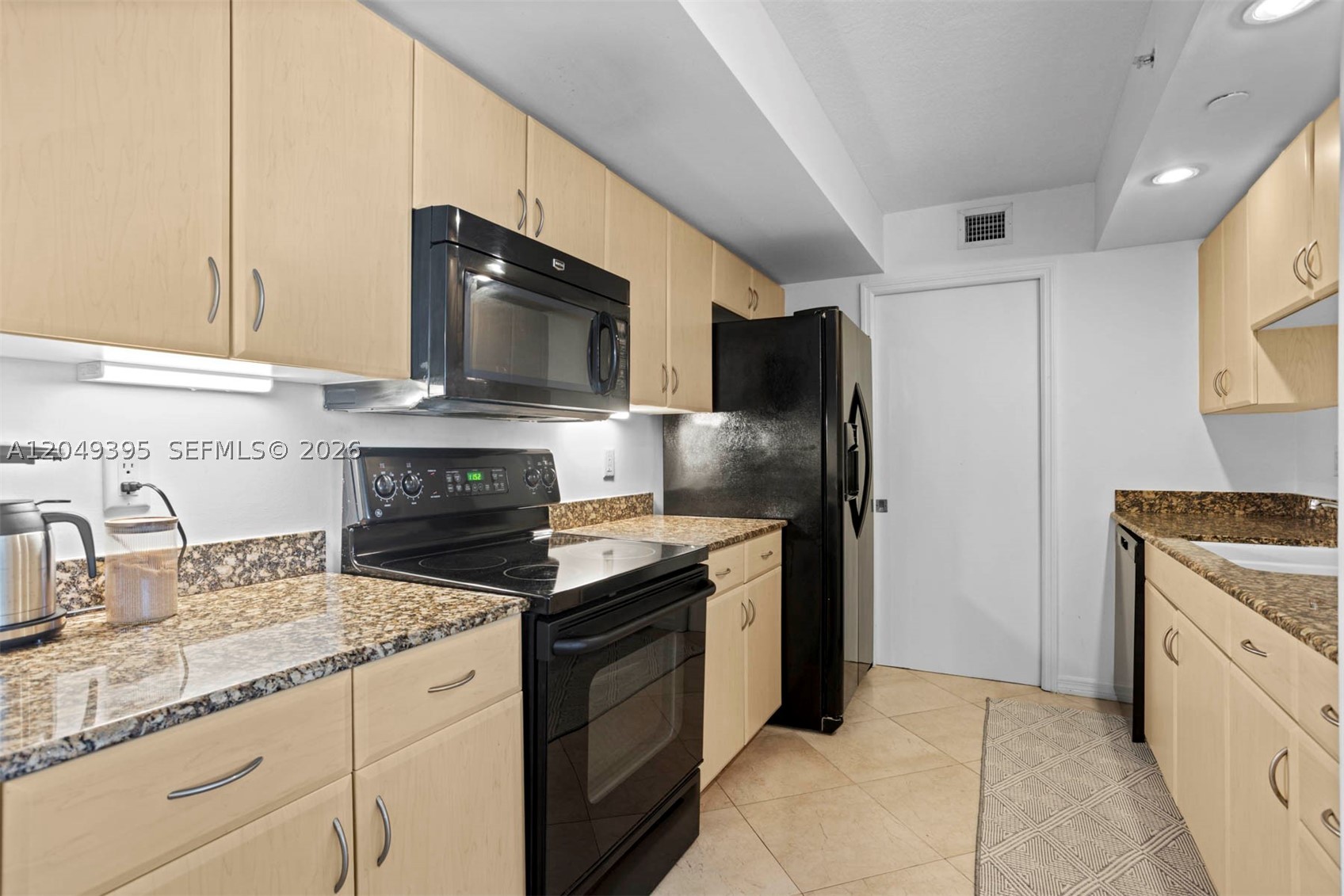 THE COLLINS CONDO - Residential Lease