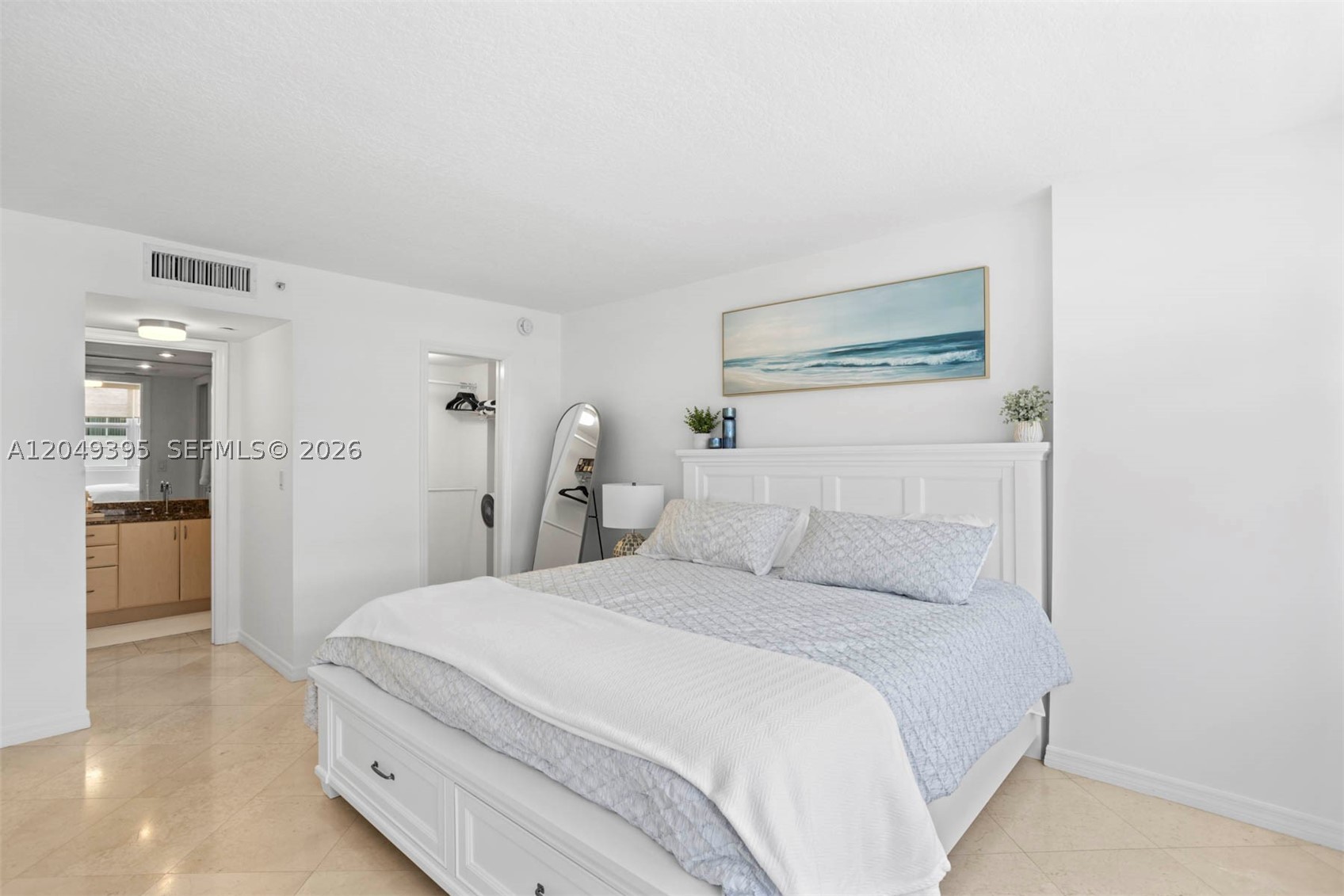 THE COLLINS CONDO - Residential Lease
