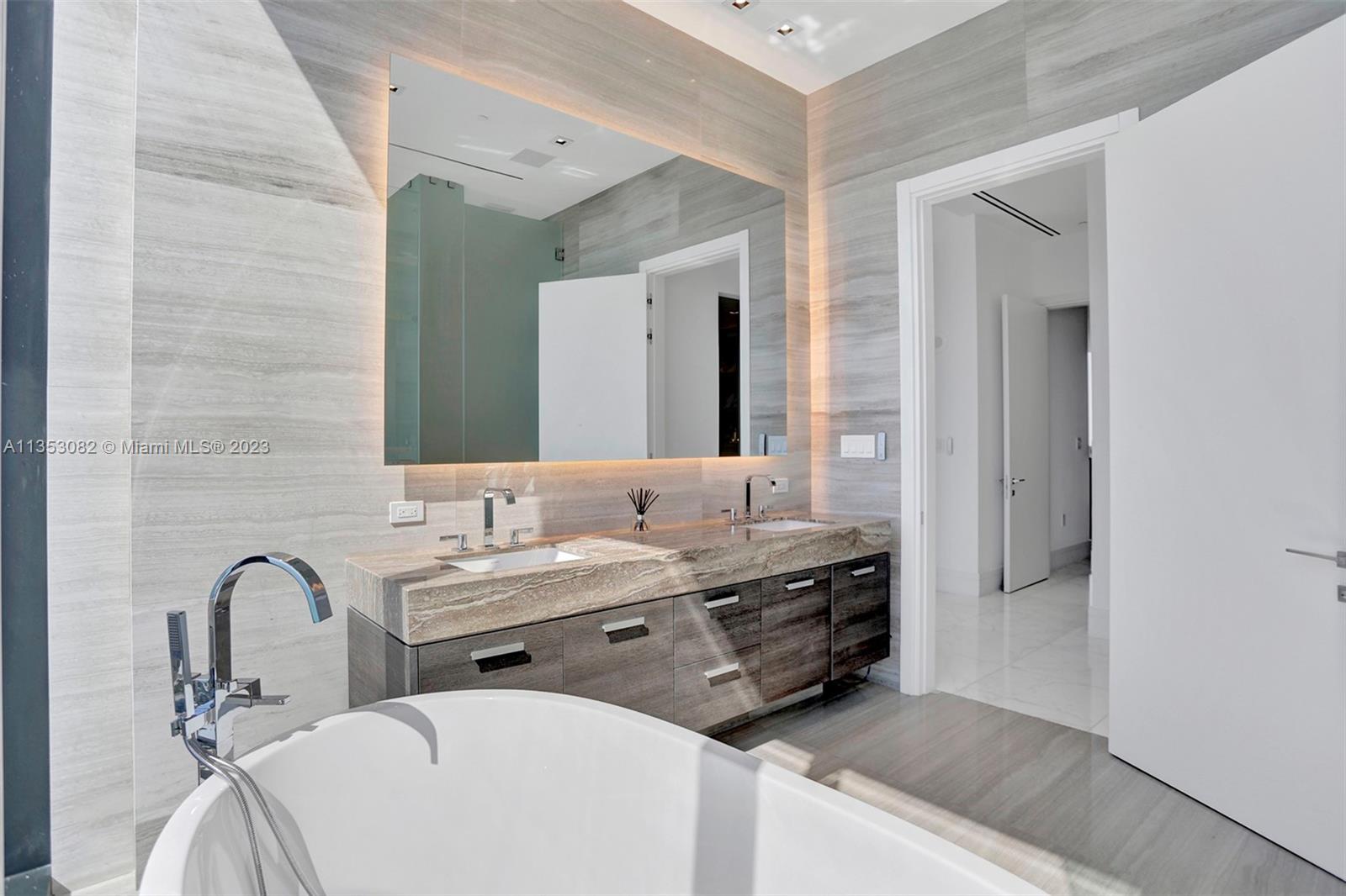 MUSE CONDO - Residential
