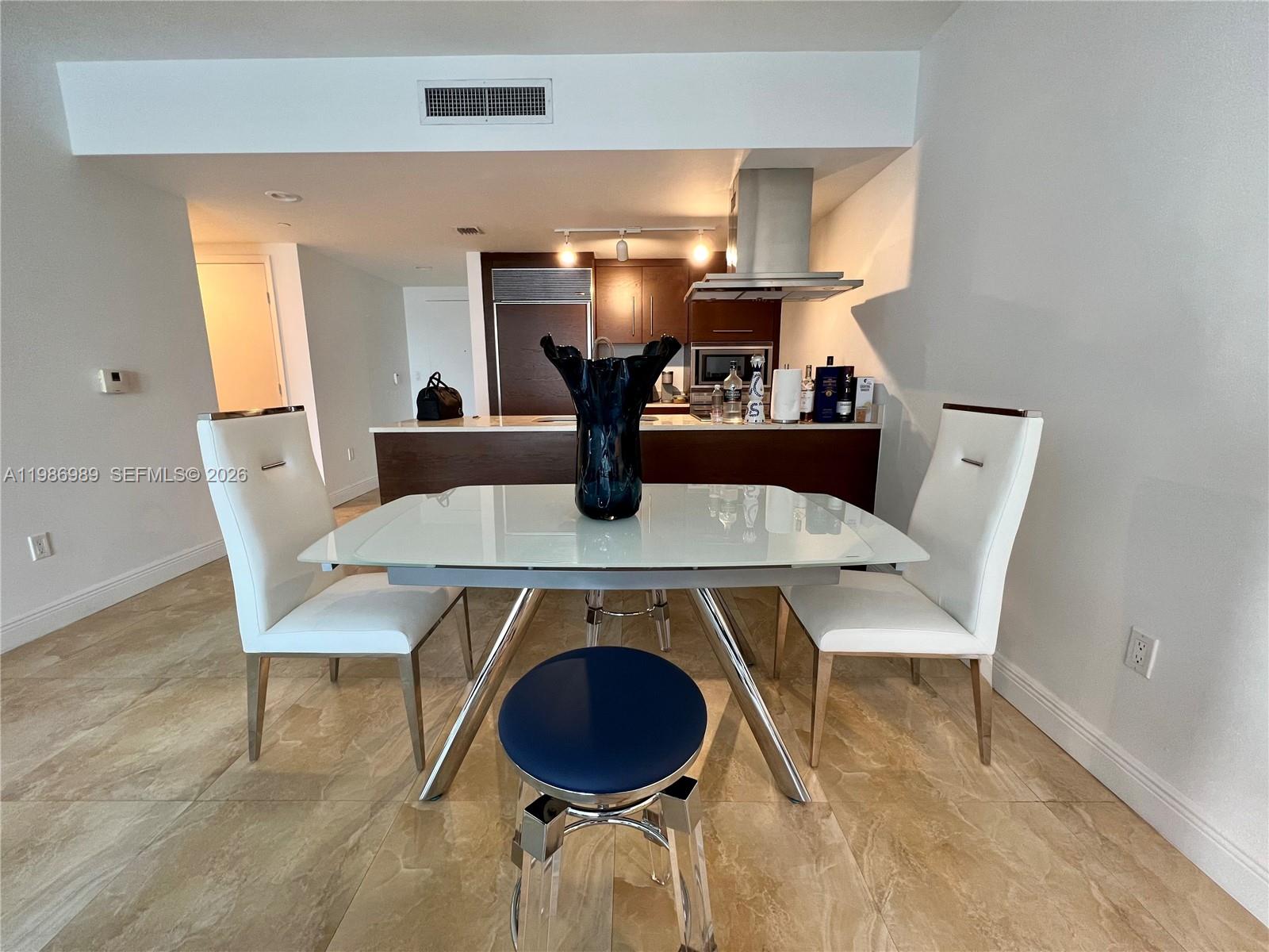 AMAZING WATER VIEWS FROM THIS 1 BEDRROM/1 BATH UNIT, LOCATED ON THE 27th FLOOR WITH BREATHTAKING VIEWS OF THE BAY, KEY BISCAYNE, BRICKELL AND BEYOND. PORCELAIN TILE IN LIVING AREAS AND LAMINATE WOOD IN BEDROOM, ROLLER BLINDS IN ALL WINDOWS AND UPGRADED WALK IN CLOSET. THE UNIT FEATURES AN OPEN KITCHEN WITH PENINSULA BAR, GOURMET APPLIANCES INCLUDING SUB-ZERO REFRIGERATOR AND ITALIAN CABINETRY. ICONBRICKELL FEATURES AN AMAZING 5 STARS SPA AND FITNESS CENTER THAT OFFERS YOGA, PILATES, SPIN CLASSES, MASSAGE ROOM, REST. ON SITE, AMAZING BAY FRONT OLYMPIC POOL, OVERSIZED HOT TUB, 24 H CONCIERGE, SECURITY AND VALET. OUTSTANDING LOCATION RIGHT ON THE WATER BUT ALSO WALKING DISTANCE TO BRICKELL CITY CENTER, MARY BRICKELL VILLAGE, GROCERY AND MORE