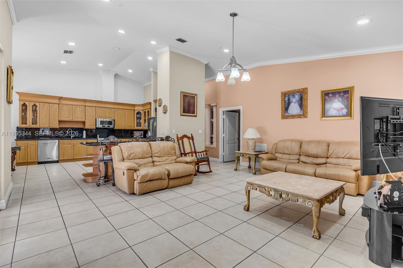 SOUTH SPRINGS HOMES - Residential