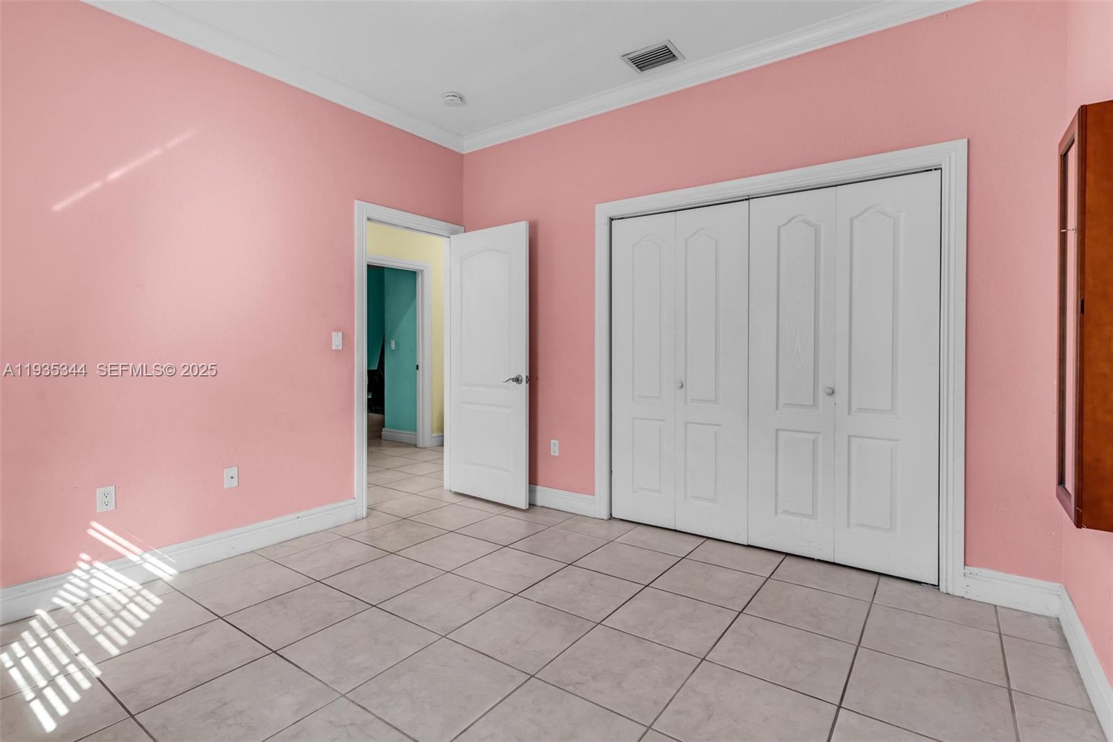 SOUTH SPRINGS HOMES - Residential