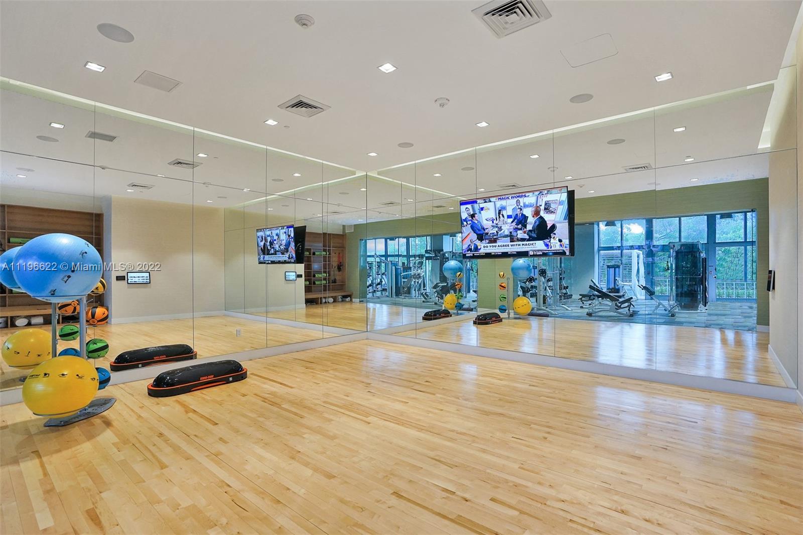 THE HARBOUR NORTH CONDO - Residential Lease