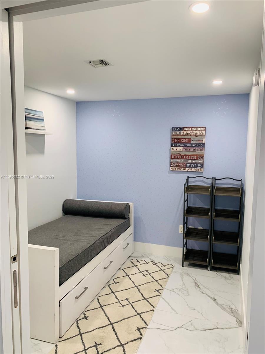 THE HARBOUR NORTH CONDO - Residential Lease