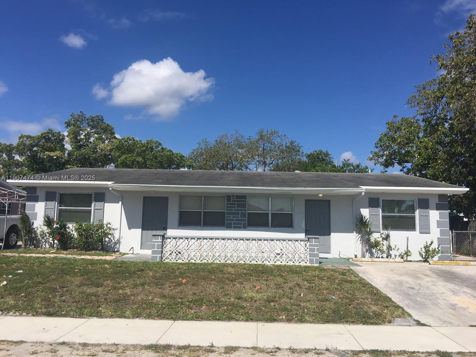Lovely 3BR/2BA + huge den (3rd BR!) at 19134 NW 2 Ct #2, Miami Gardens 33169. Porcelain Tiles throughout, stainless steel appliances, massive granite counters. Secure unit behind Race Trac gas station—peace of mind!
GREAT LOCATION: 2 min to I-95 & Turnpike, 10 min to Hard Rock Stadium, 15 min to Aventura Mall & beaches. CLOSE to Walmart, Publix, parks & top schools (Norland area). Vibrant, family-safe neighborhood w/ low crime, diverse dining (BBQ, Caribbean, soul food), bus stops & Metromover nearby.