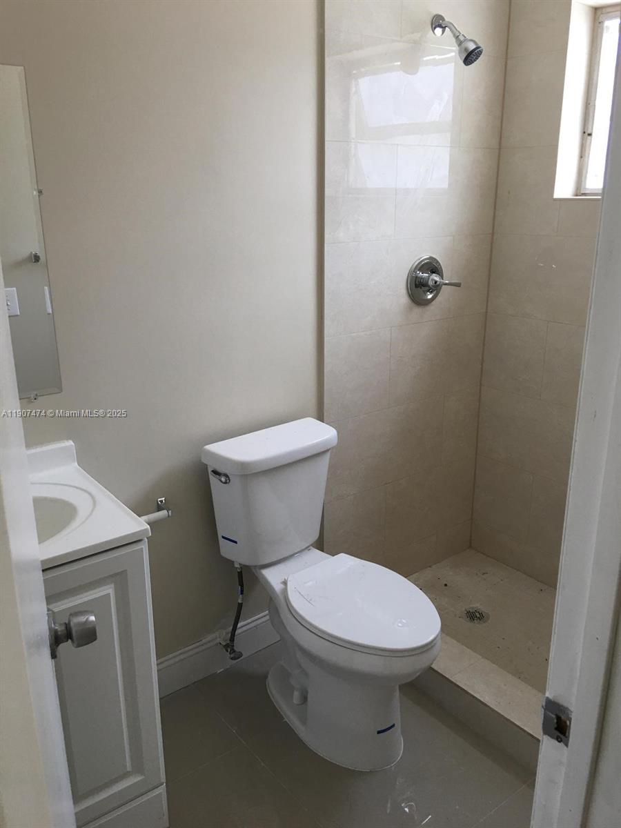 GOLDEN GLADES ACRES - Residential Lease