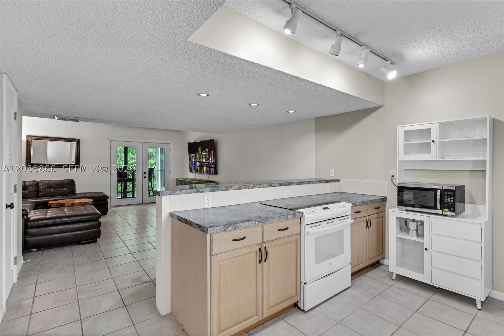 PLANTATION BY THE SEA - Residential Lease