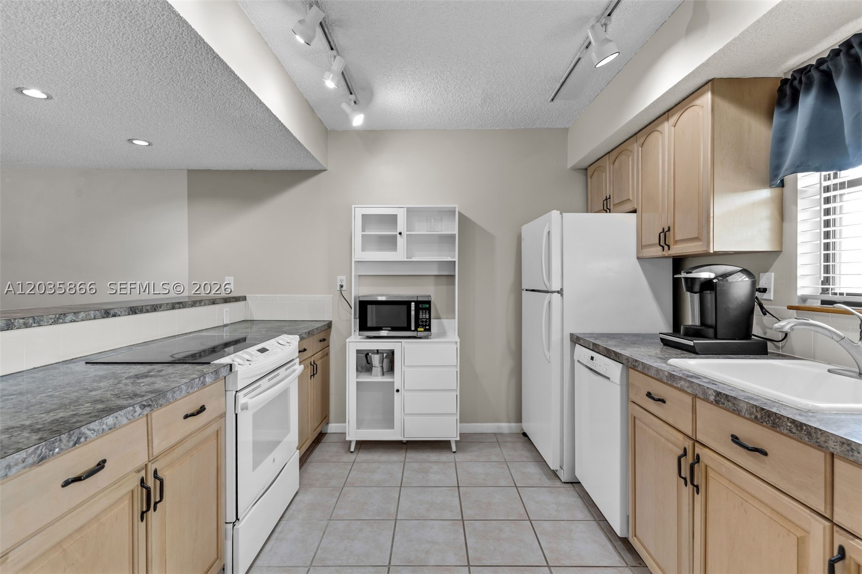 PLANTATION BY THE SEA - Residential Lease