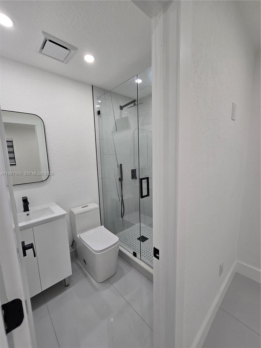 CAROL CITY LAKE STEVEN ES - Residential Lease