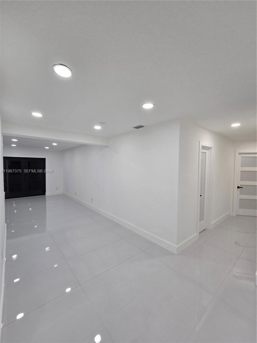 CAROL CITY LAKE STEVEN ES - Residential Lease