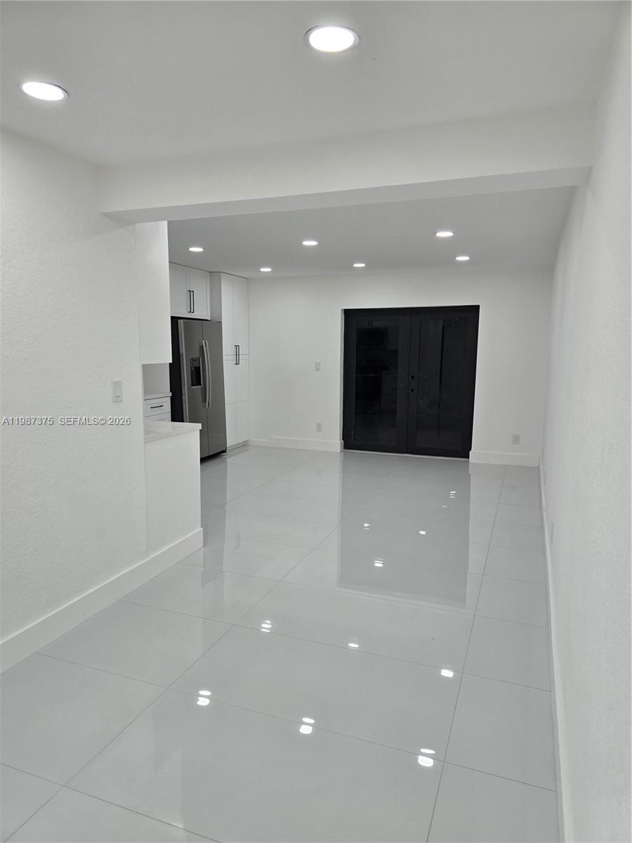 CAROL CITY LAKE STEVEN ES - Residential Lease