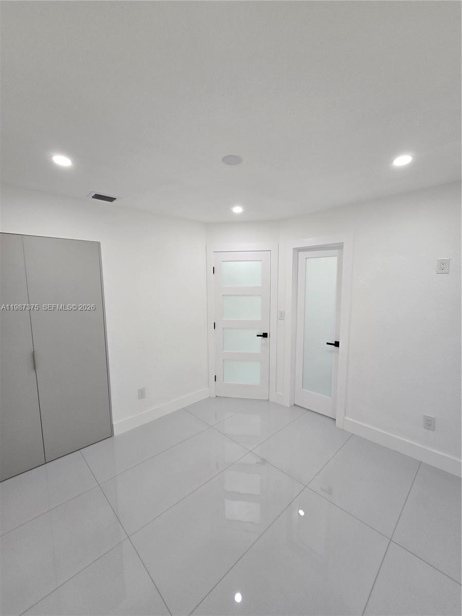 CAROL CITY LAKE STEVEN ES - Residential Lease
