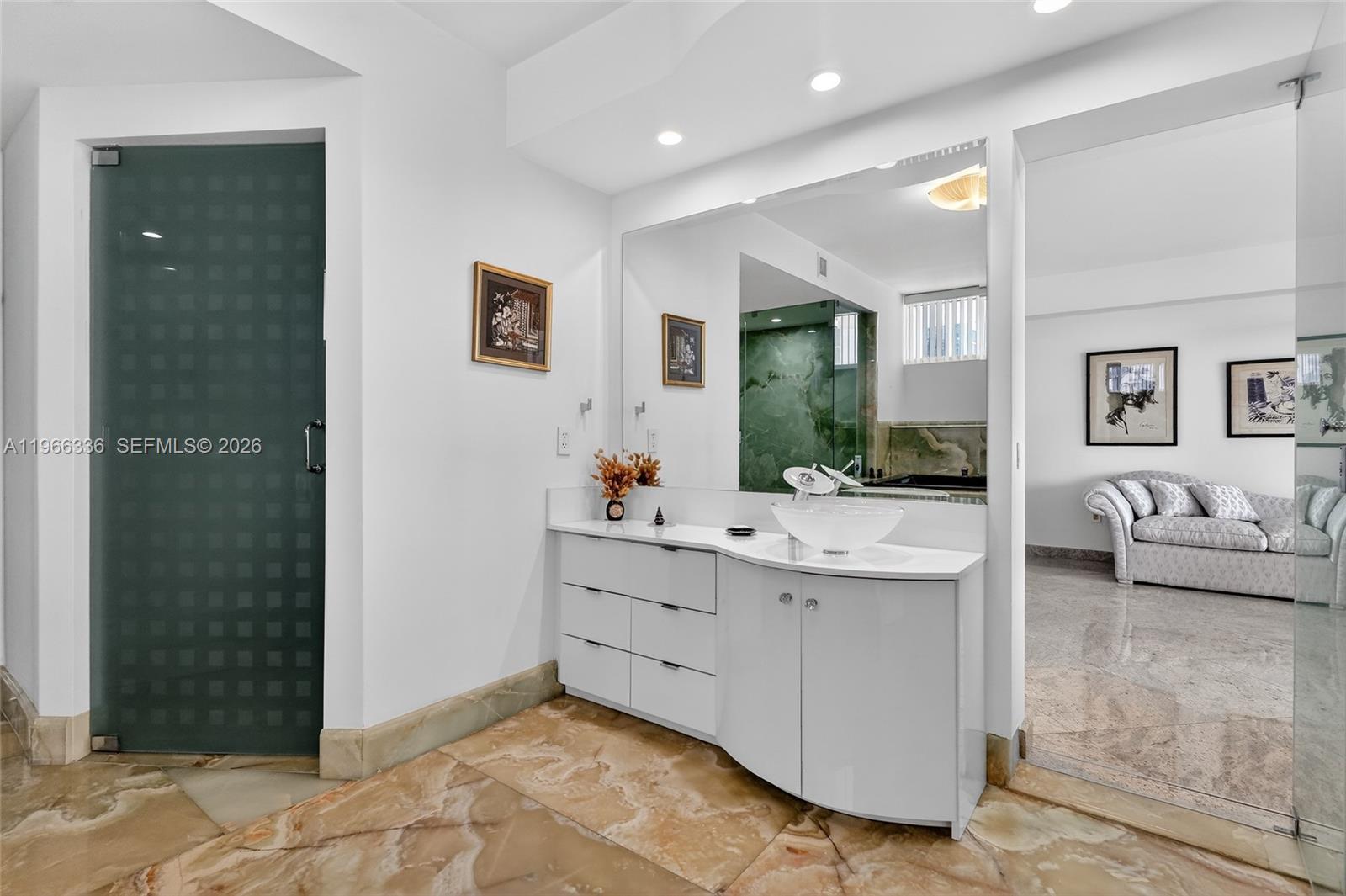 THE PINNACLE CONDO - Residential