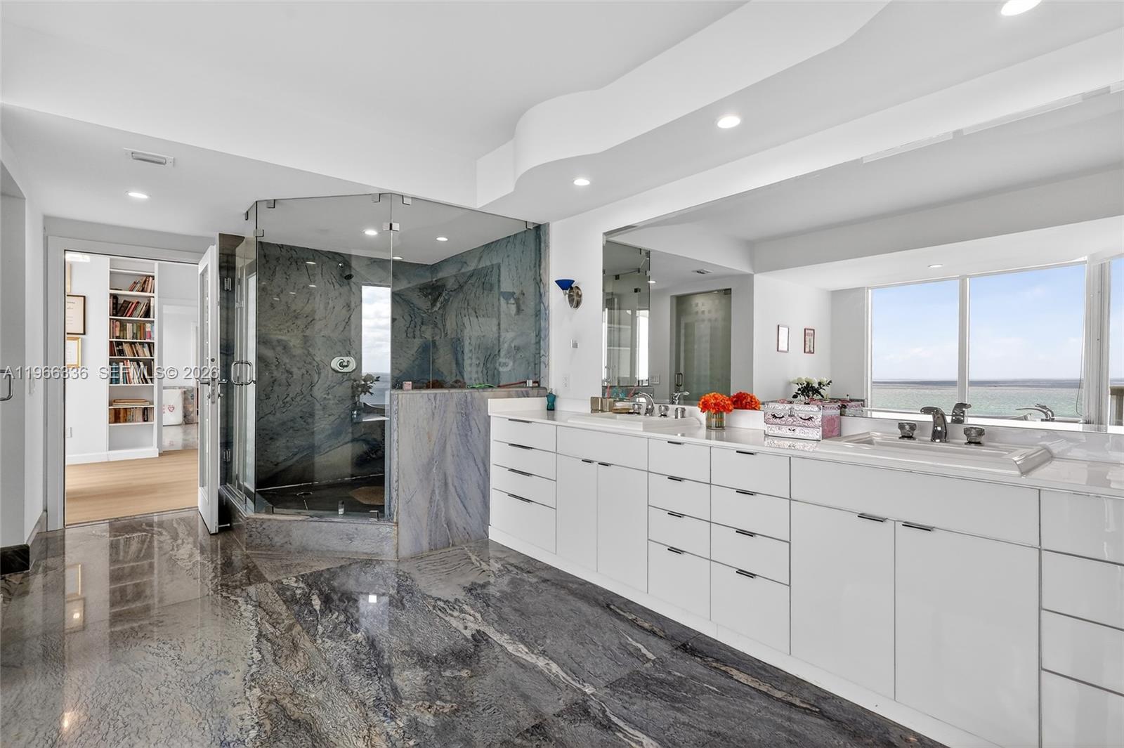 THE PINNACLE CONDO - Residential