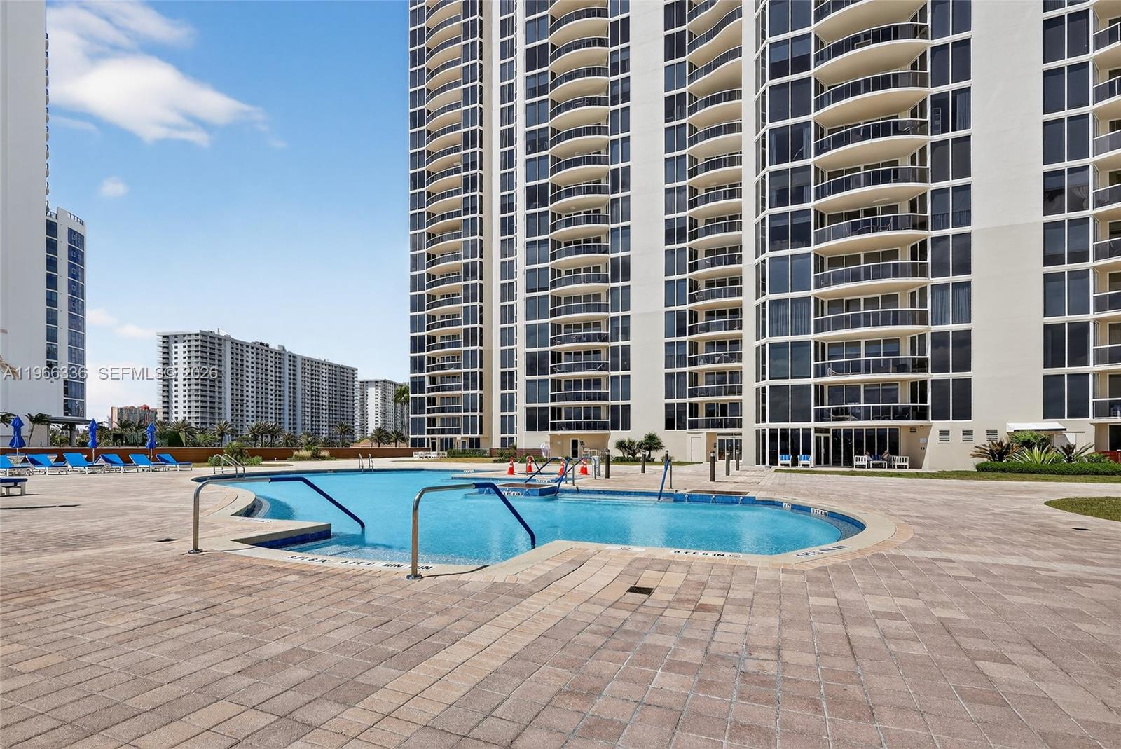 THE PINNACLE CONDO - Residential