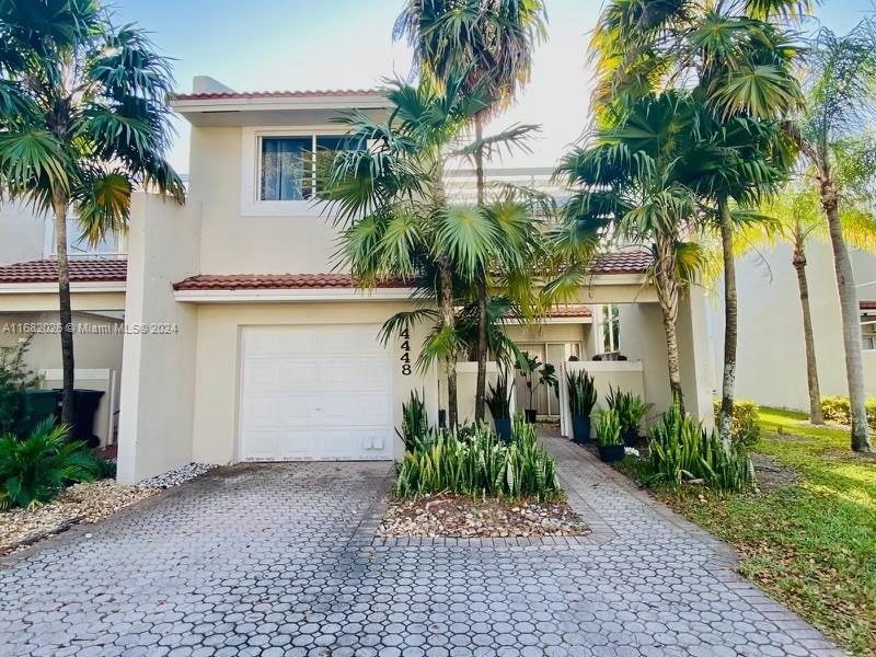 GORGEOUS TOWNHOUSE AT DORAL CHASE, NEW FLOOR, NEW KITCHEN, SPACIOUS ROOMS