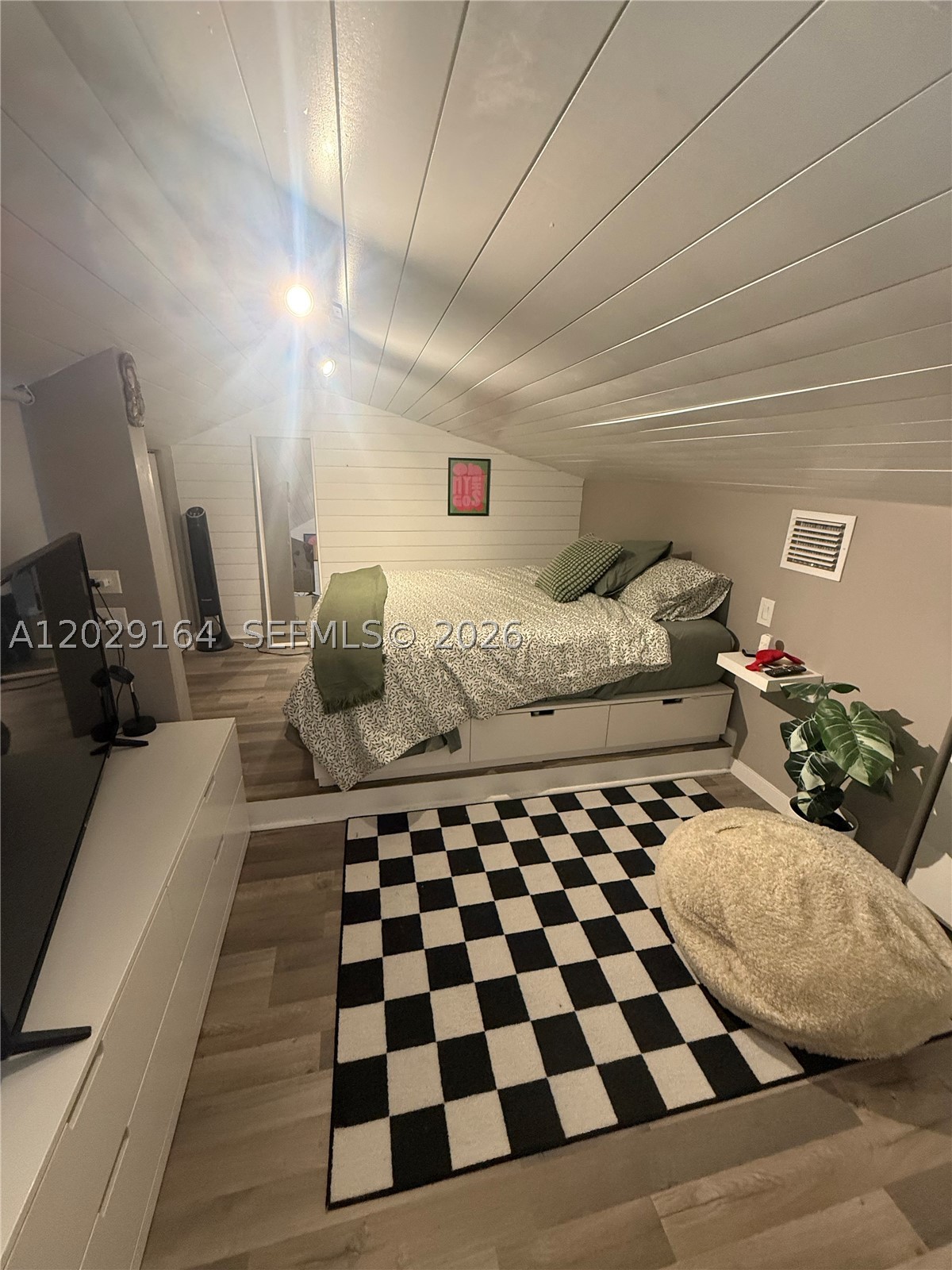 DELVISTA B CONDO - Residential