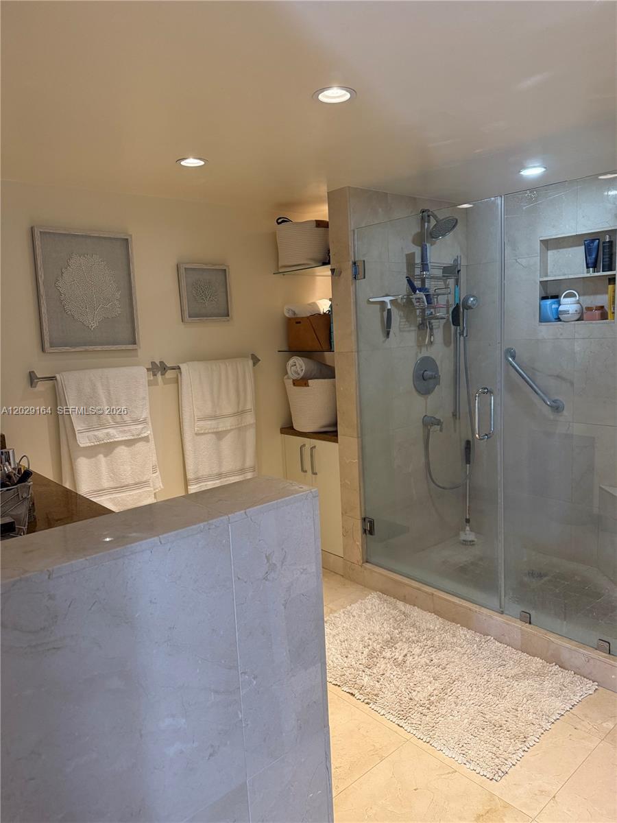 DELVISTA B CONDO - Residential