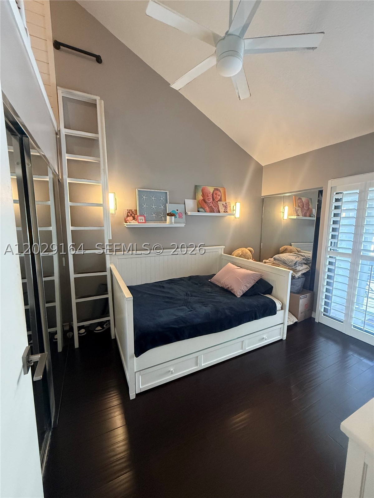 DELVISTA B CONDO - Residential