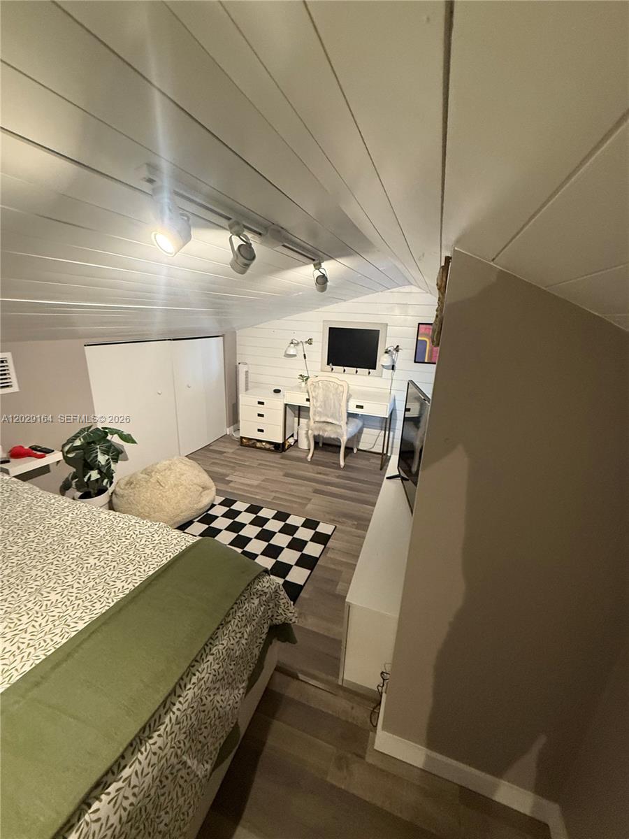 DELVISTA B CONDO - Residential