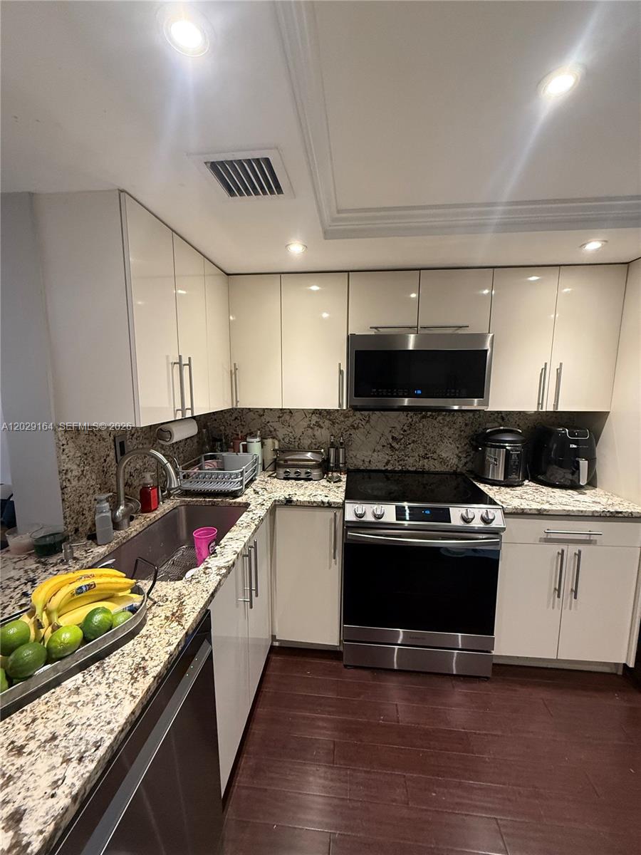 DELVISTA B CONDO - Residential