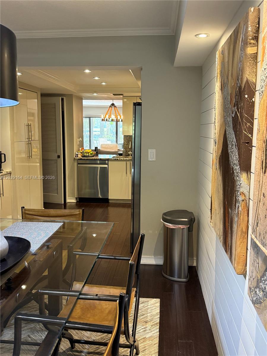 DELVISTA B CONDO - Residential
