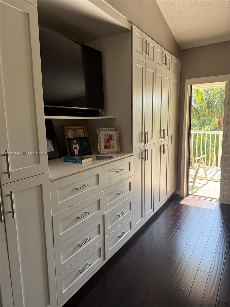 DELVISTA B CONDO - Residential