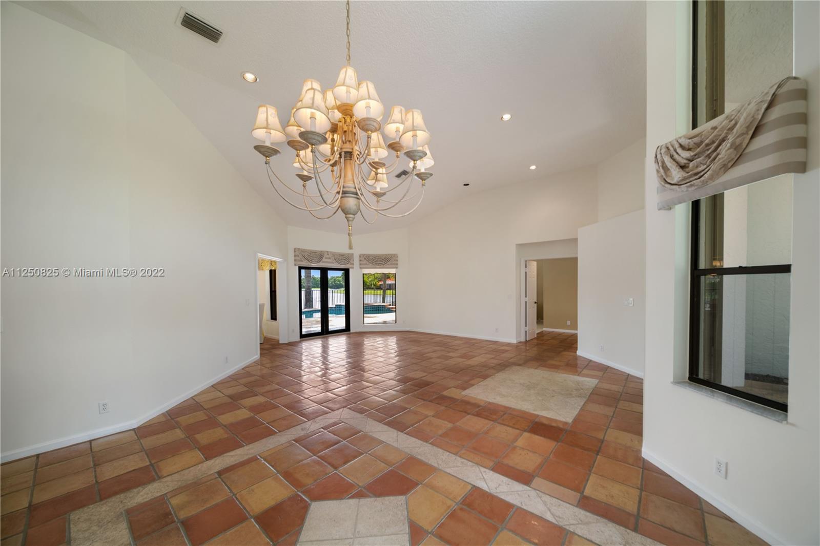 COUNTRY ISLES MANOR HOMES - Residential
