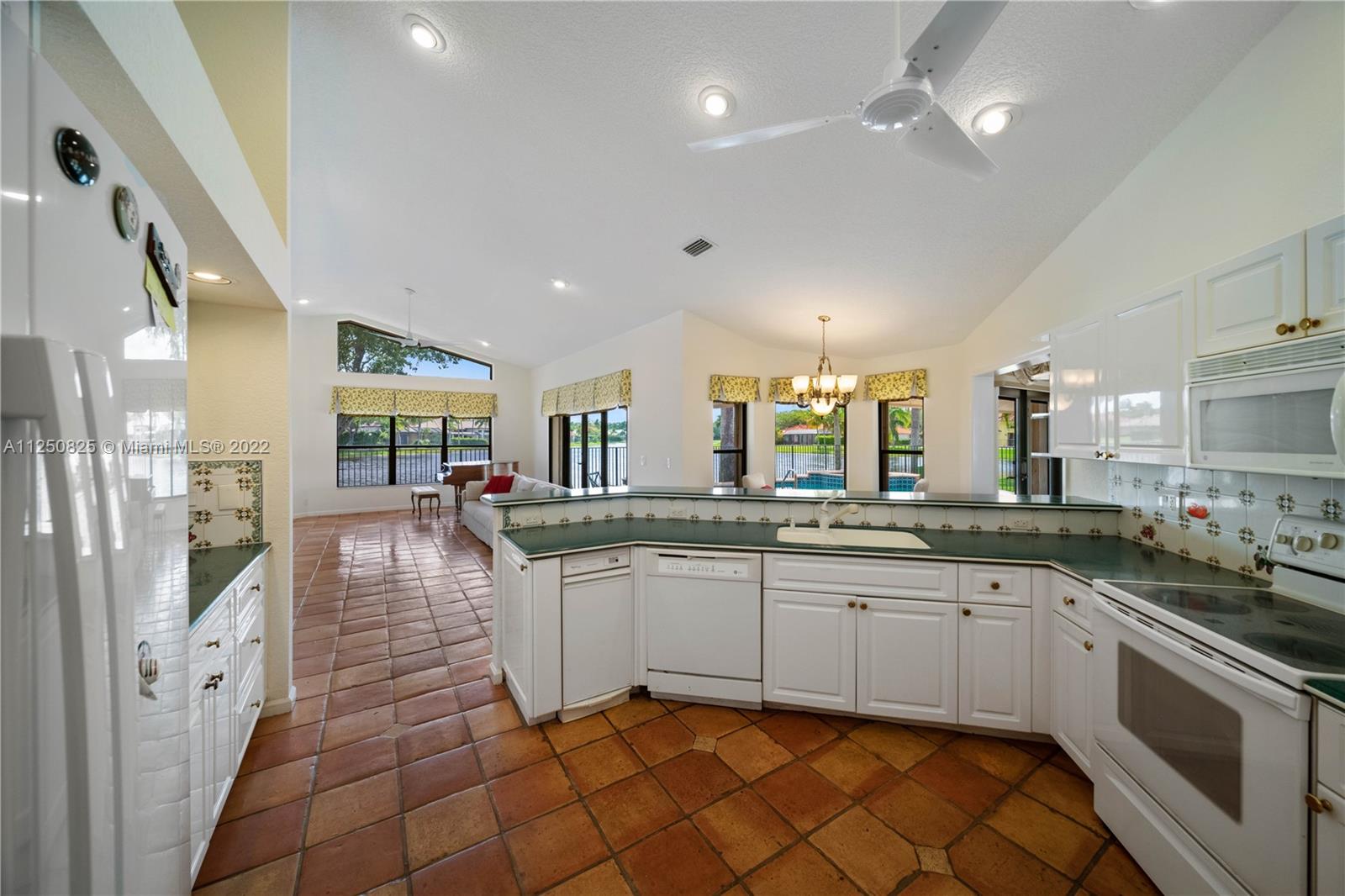 COUNTRY ISLES MANOR HOMES - Residential