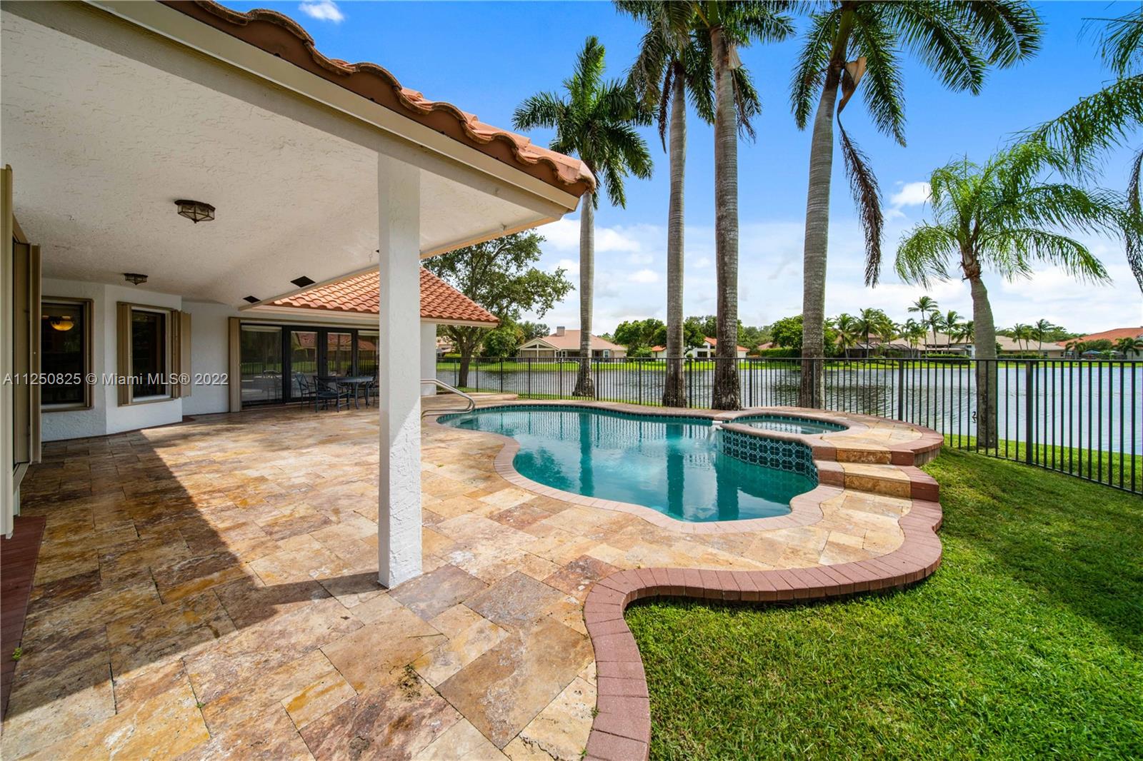 COUNTRY ISLES MANOR HOMES - Residential