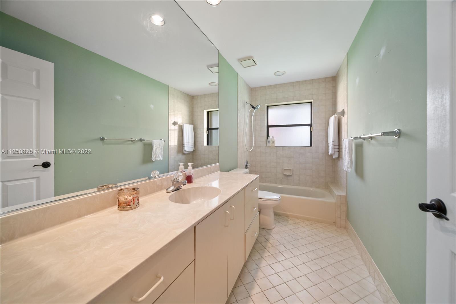 COUNTRY ISLES MANOR HOMES - Residential