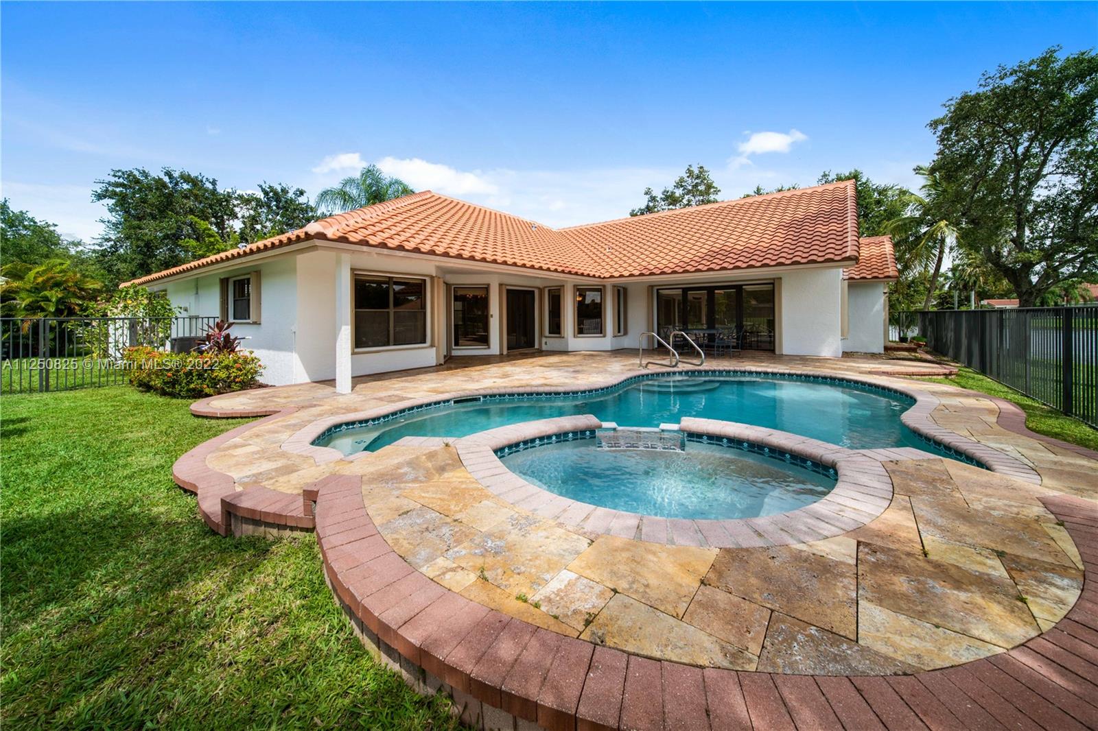 COUNTRY ISLES MANOR HOMES - Residential