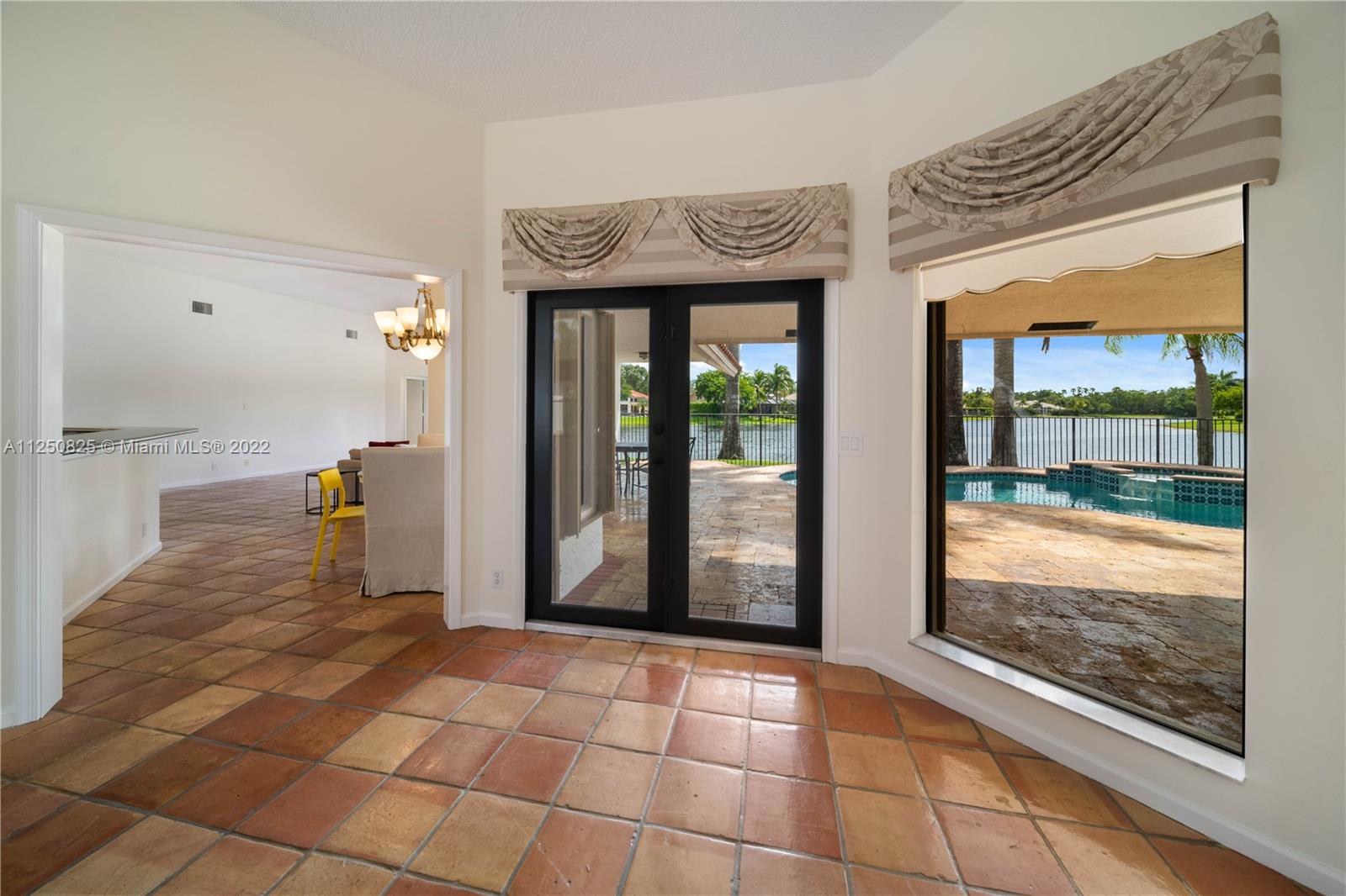 COUNTRY ISLES MANOR HOMES - Residential