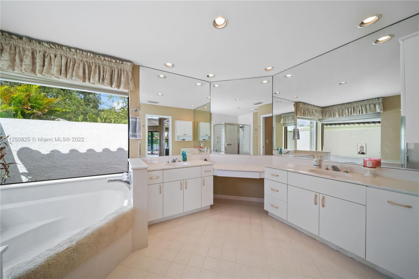 COUNTRY ISLES MANOR HOMES - Residential