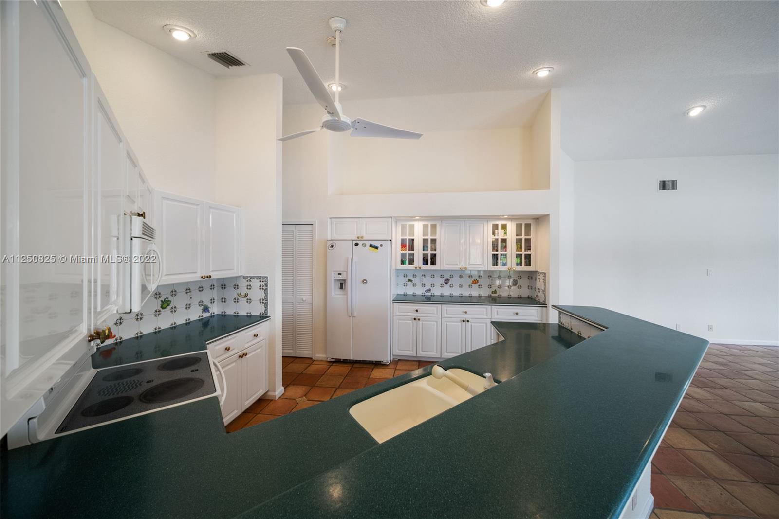 COUNTRY ISLES MANOR HOMES - Residential