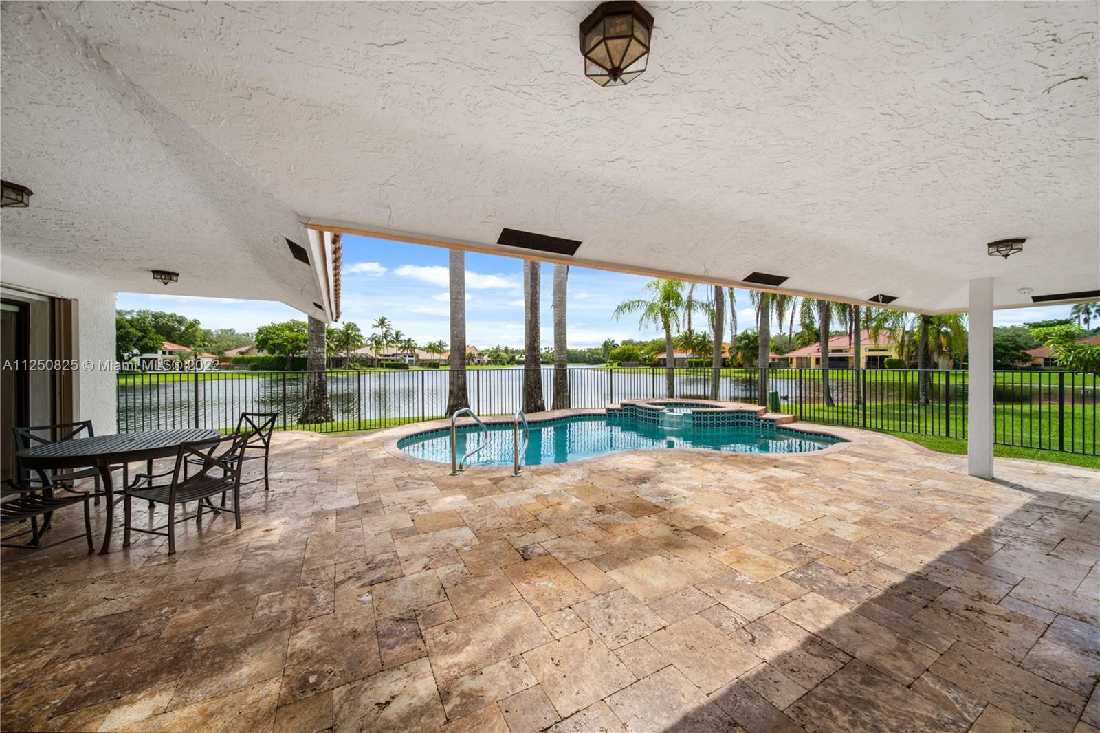 COUNTRY ISLES MANOR HOMES - Residential