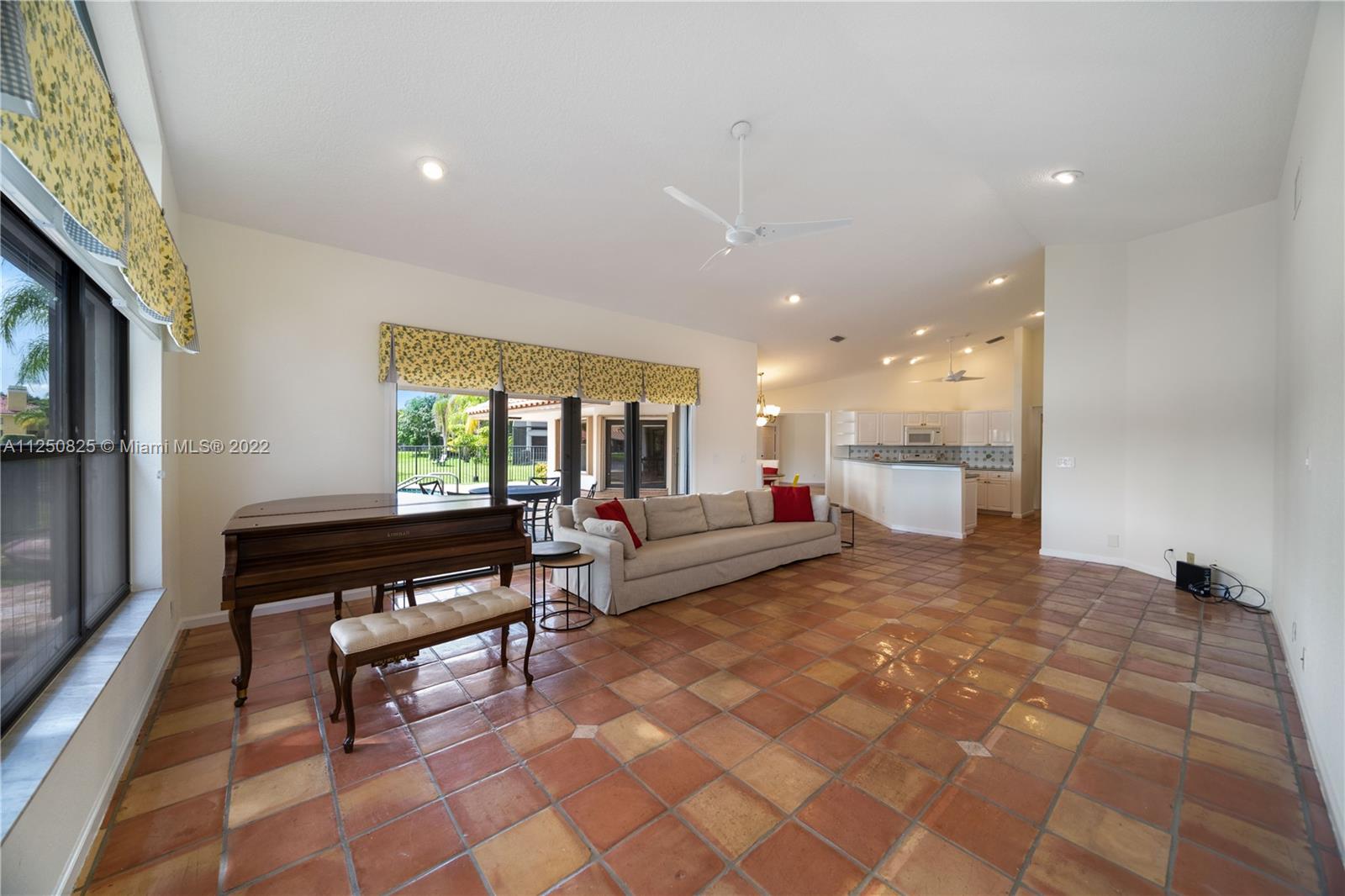COUNTRY ISLES MANOR HOMES - Residential