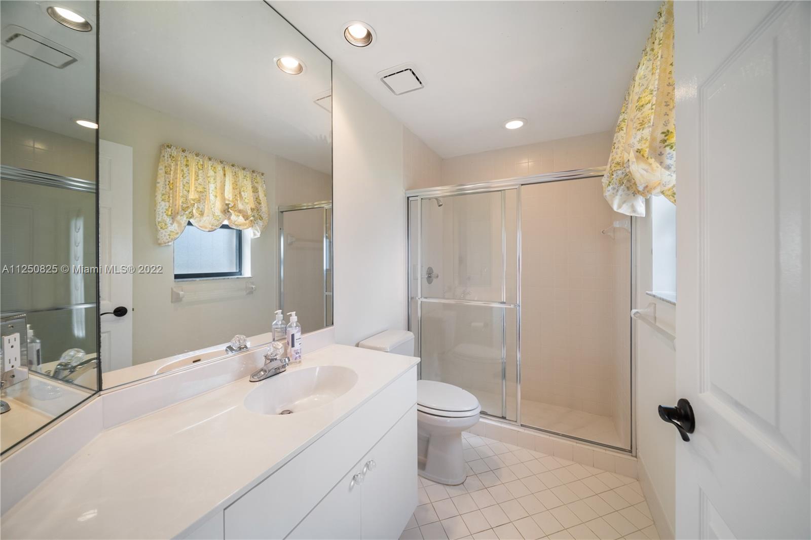 COUNTRY ISLES MANOR HOMES - Residential