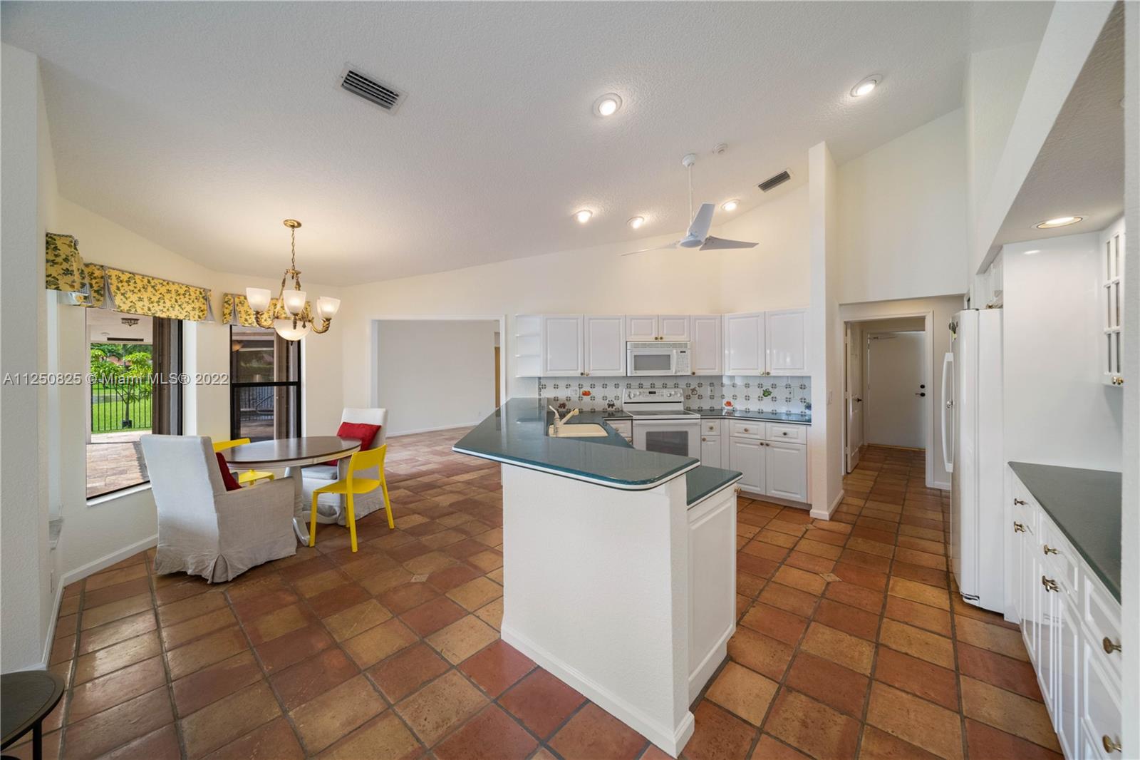 COUNTRY ISLES MANOR HOMES - Residential