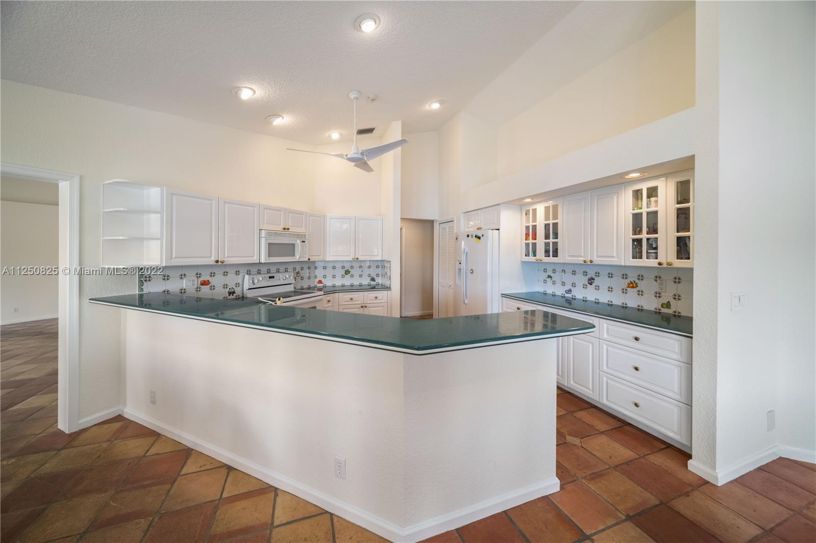 COUNTRY ISLES MANOR HOMES - Residential