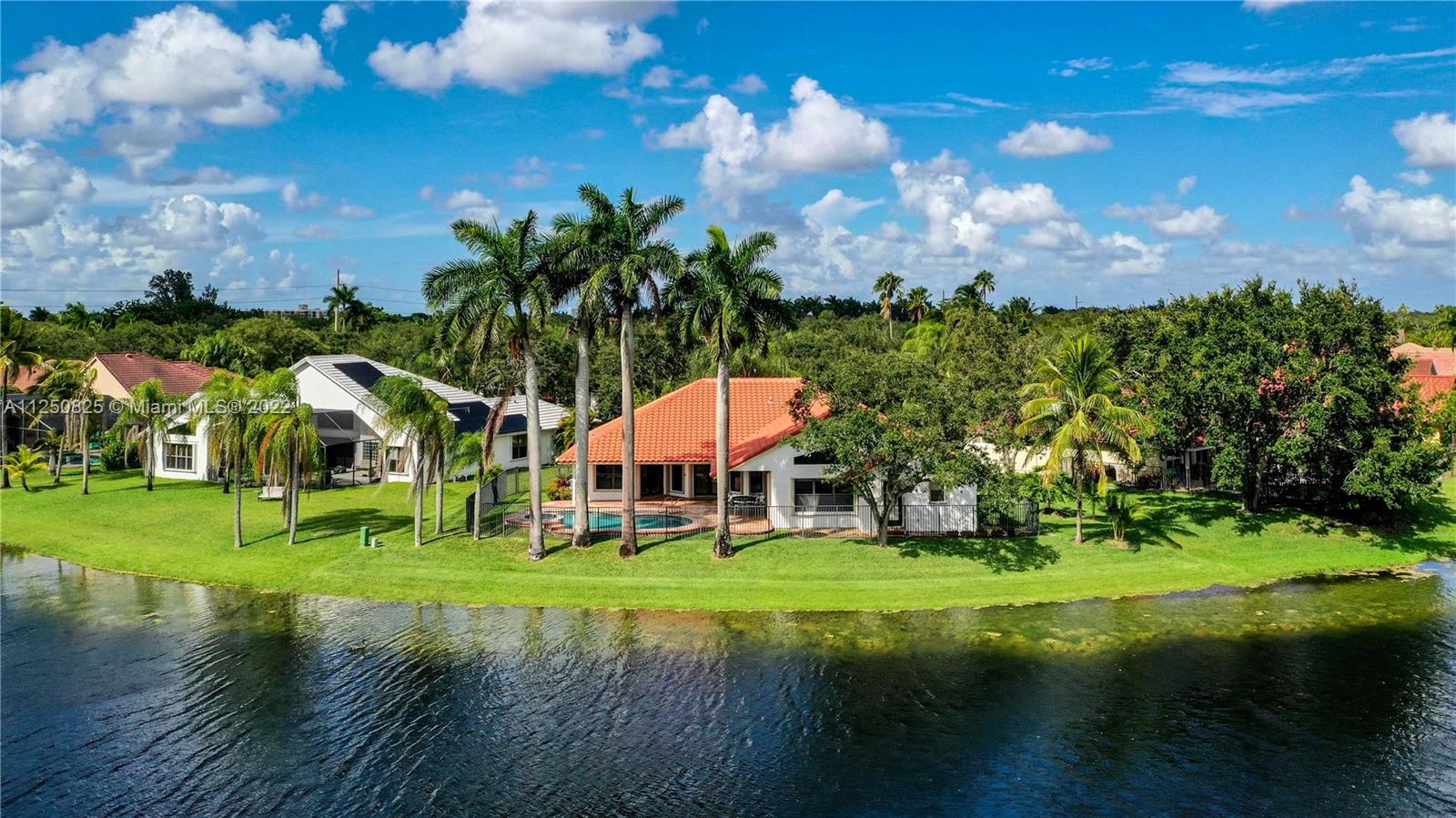 COUNTRY ISLES MANOR HOMES - Residential
