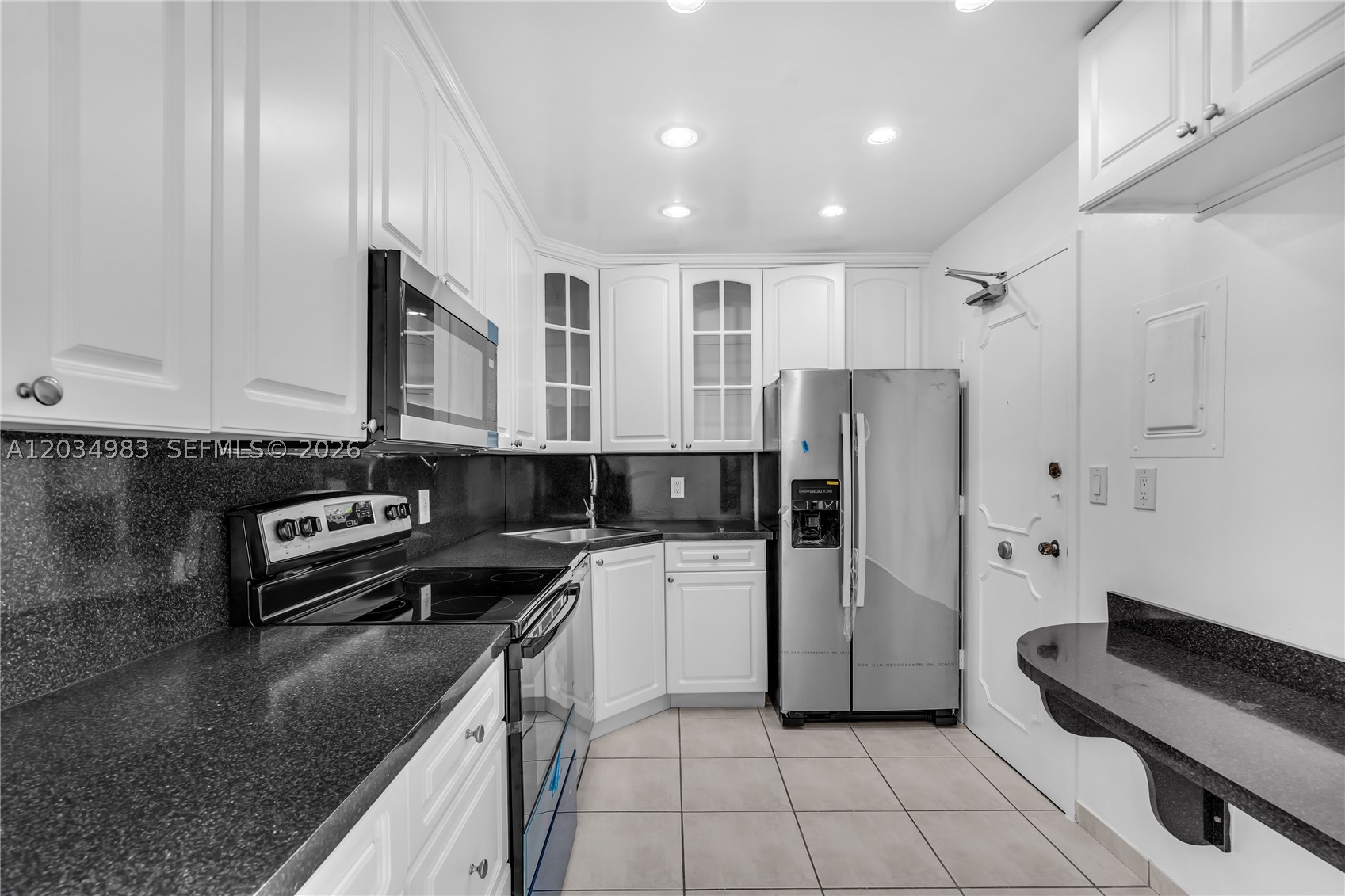 LONDON TOWERS CONDO - Residential
