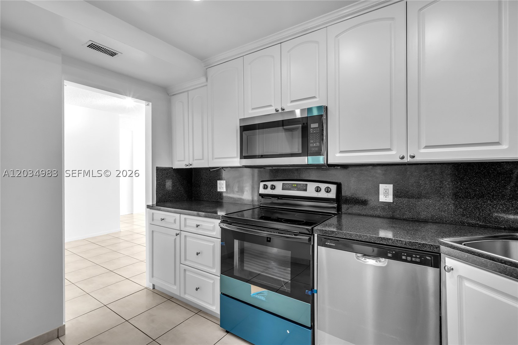 LONDON TOWERS CONDO - Residential