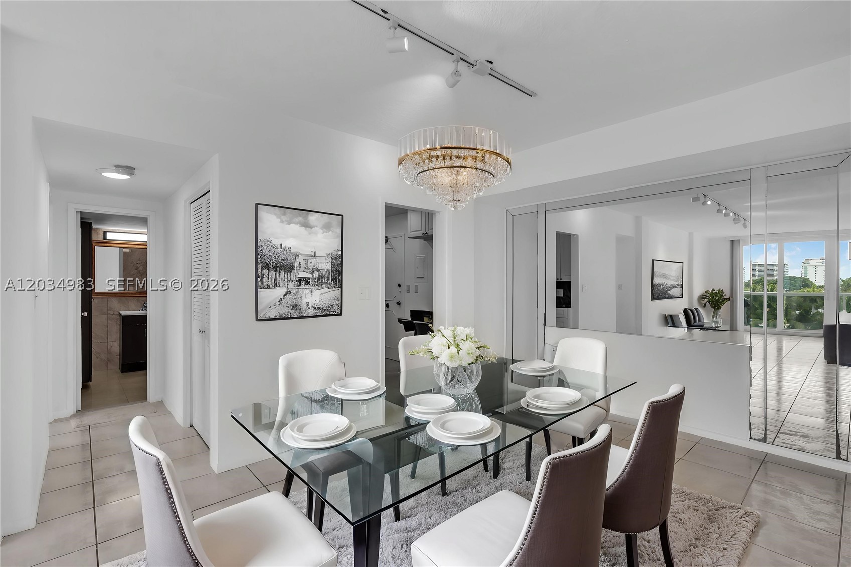 LONDON TOWERS CONDO - Residential
