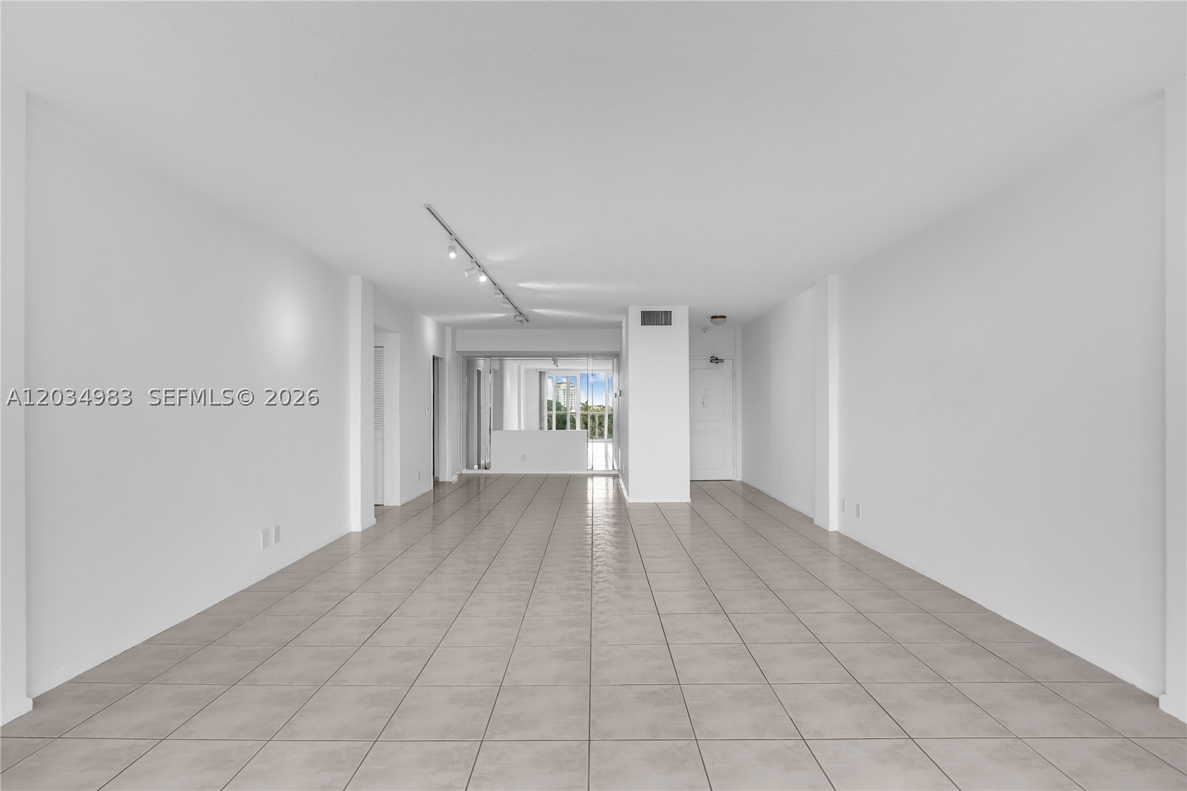 LONDON TOWERS CONDO - Residential