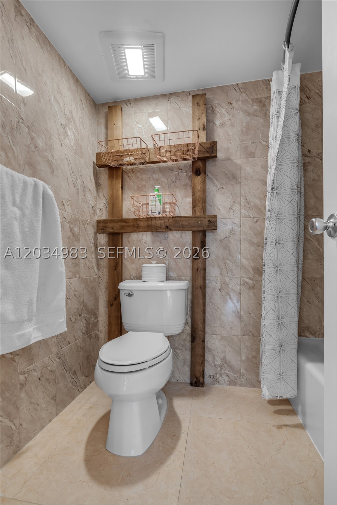 LONDON TOWERS CONDO - Residential