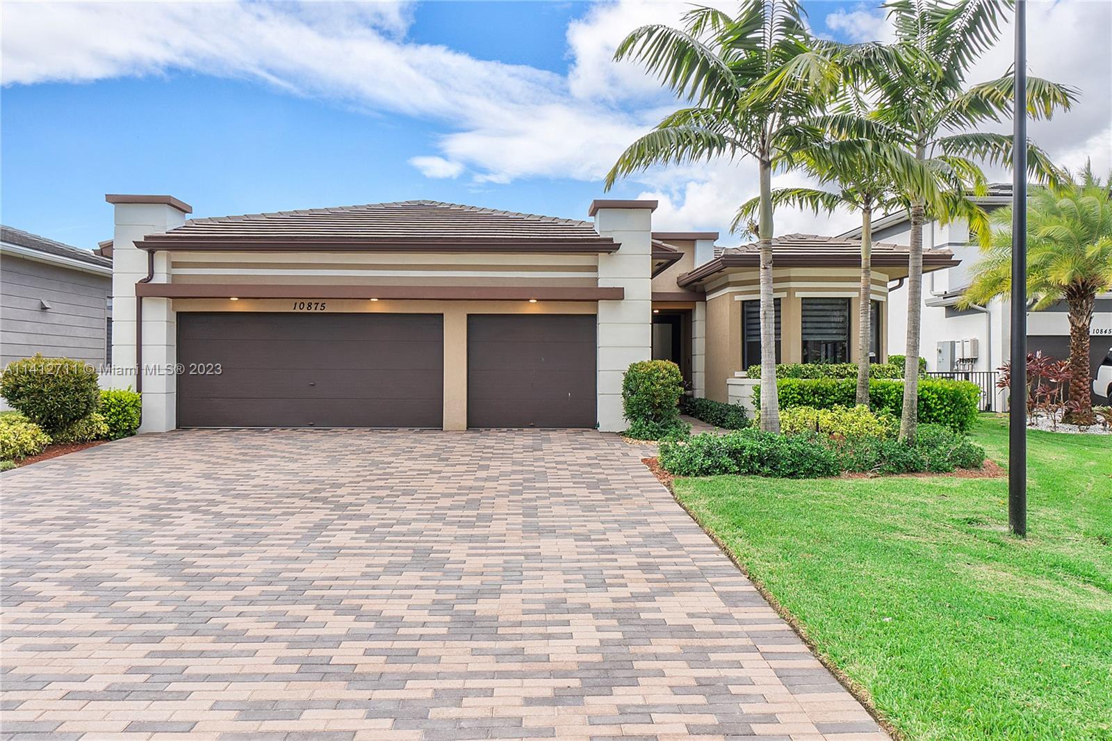How to describe the perfect HOME? Should I start by its exceptional location in the exclusive Parkland 5 Star Gated Community of Cascata w/ access to 2 State of the art Clubhouses w/amenities galore? Intelligently designed, this 2019 luxurious contemporary waterfront, one story style 4bed/3bath HOME w/room to park over 6 cars in your driveway (+ your 3 car garage) offers a 3 way split allowing full privacy ,comfort & functionality.An impeccable open-concept kitchen w/ more counter space that you"ll ever need & top appliances including a 5 gas burner perfect for all the culinary enthusiast.Energy efficient.Clean lines, Soft monochromatic palette.Sleek & modern aesthetic .No carpet.Full impact.Deciding what you'll do in the primary suite's large seating area will be the only hard decision.