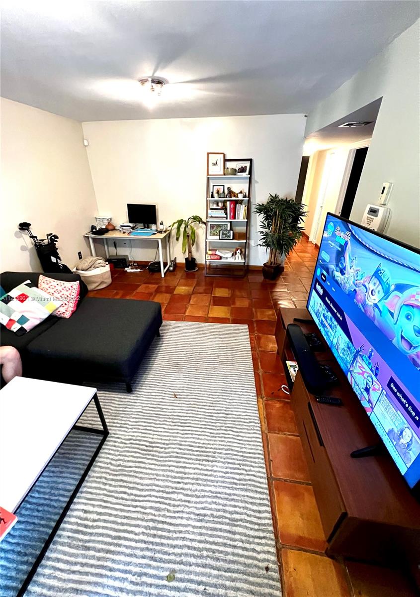 VIZCAYA HEIGHTS CONDO - Residential Lease